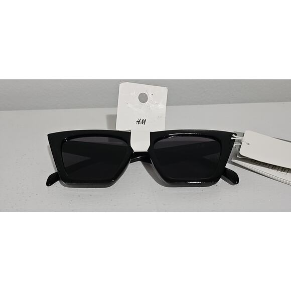 NWT H&M Cat Eye Black Sunglasses Tinted UV Protective Retro - Picture 5 of 12